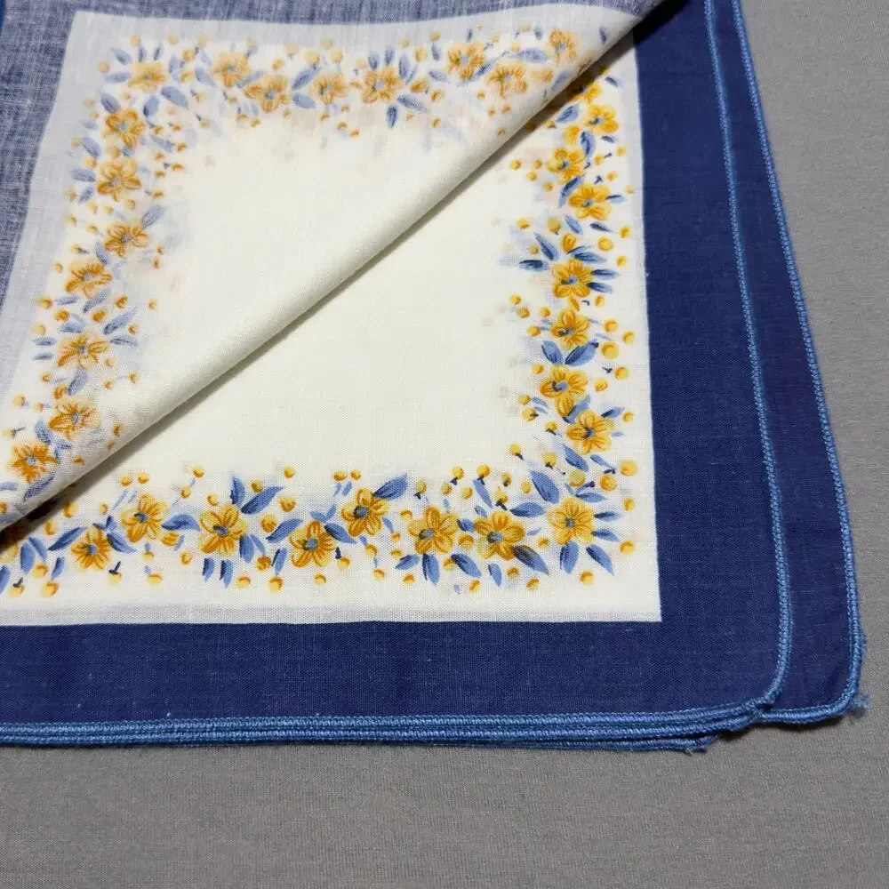 VINTAGE 60s 70s 9pc Floral Tablecloth and Matching Cloth Napkins Table Setting
